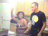 iris_winkt_klaus_kocht_ld_night2001.gif